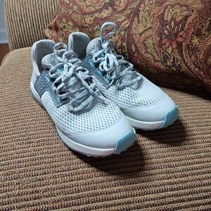OluKai Wailuku Off White Gray Suede Mesh Comfort Sneakers Womens Sz 8 EUC